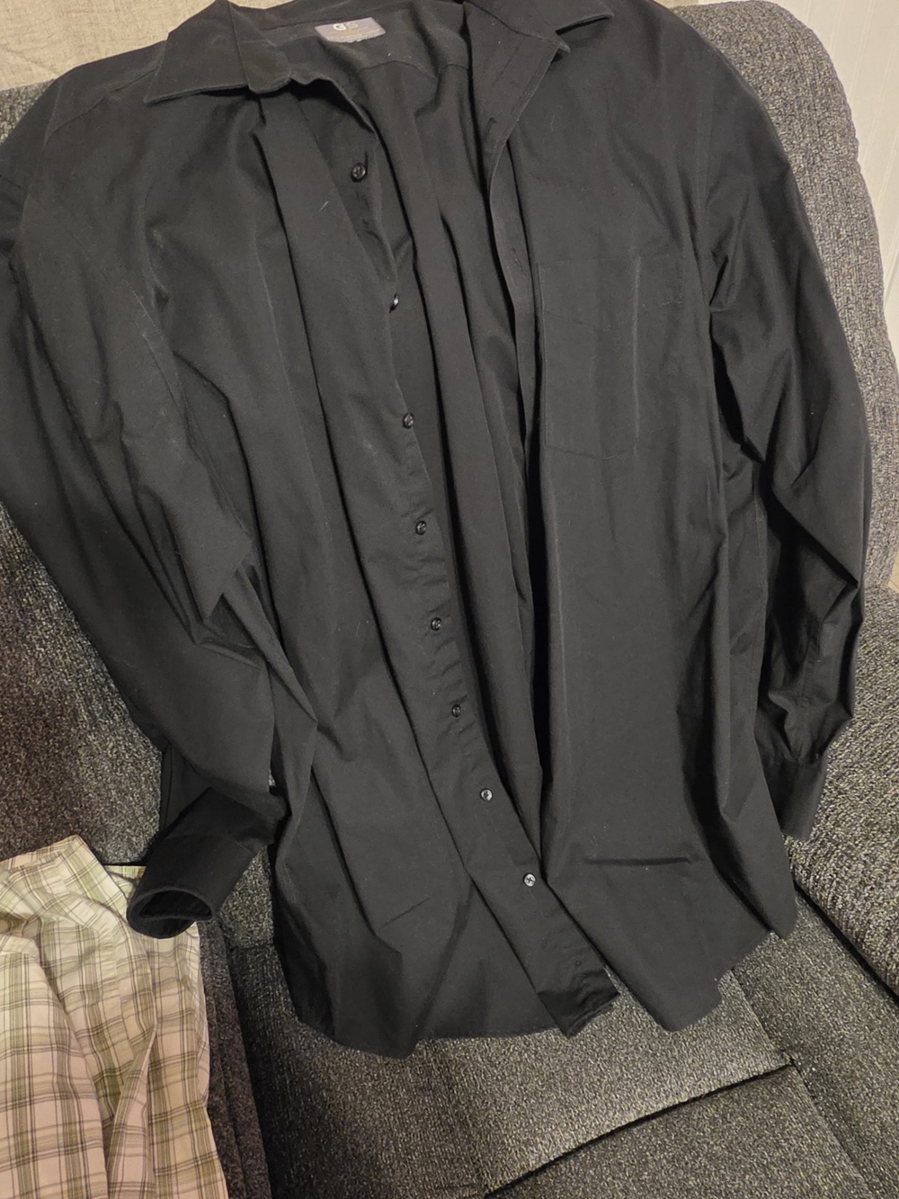 Men's Black Long-Sleeve Dress Shirt - Classic Button-Down